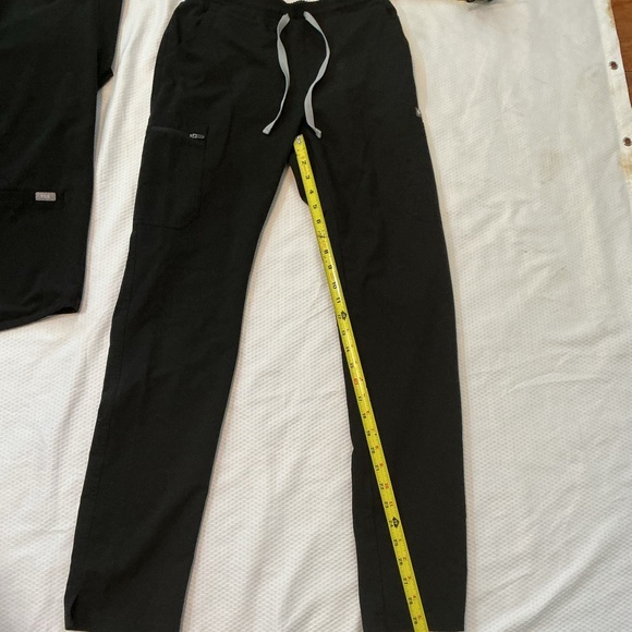 Figs Technical Collection Black Scrub Top - Picture 4 of 6